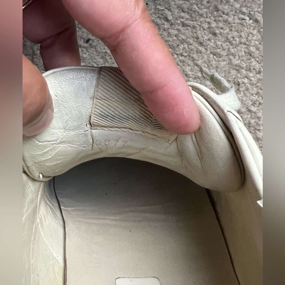 Gucci Rhyton Shoes - Picture 9 of 12